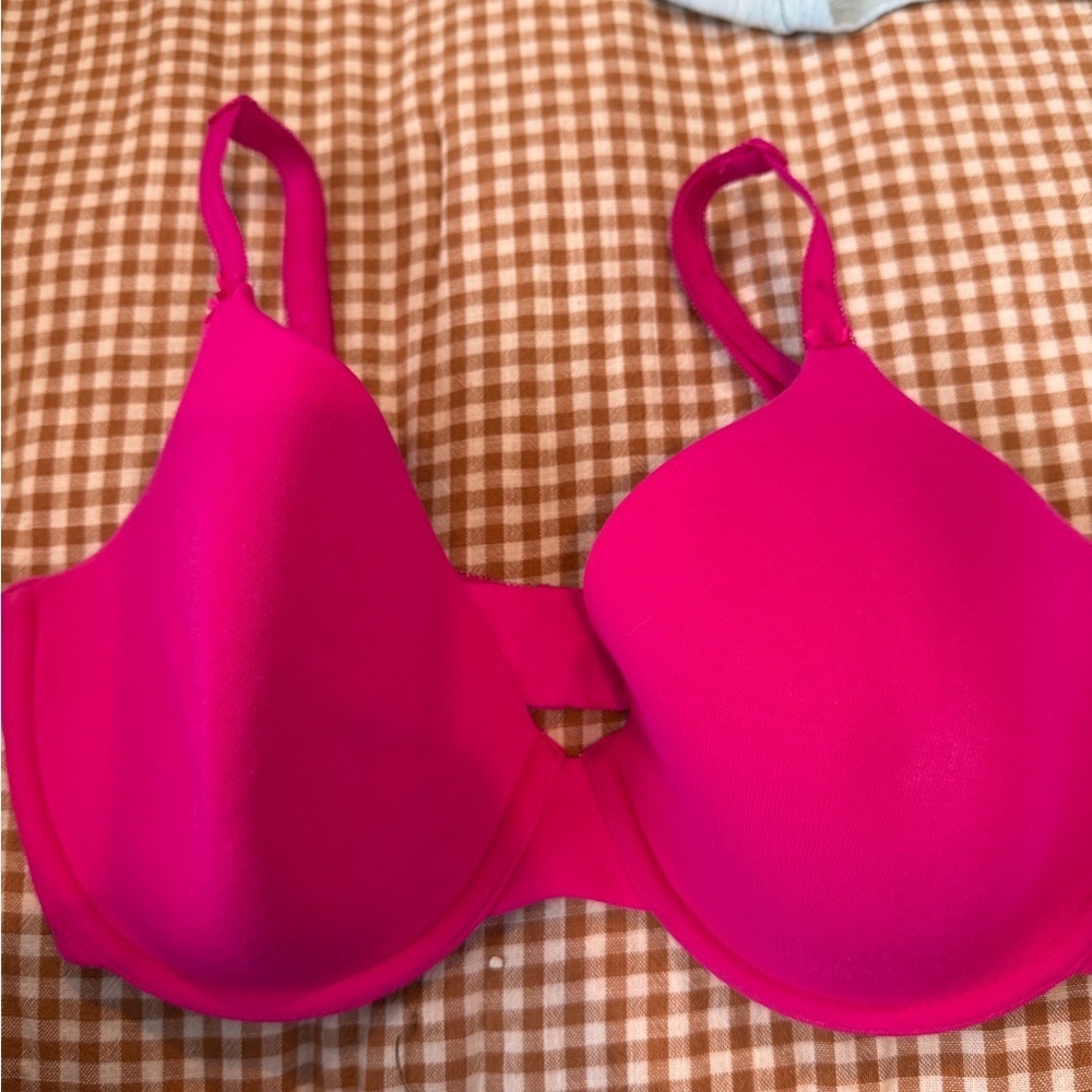 Victoria’s Secret Fuchsia Pink Underwire Bra - Picture 2 of 5